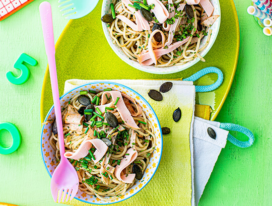 Foto Super-Spaghetti mit Kräutern und Hähnchen-Lyoner